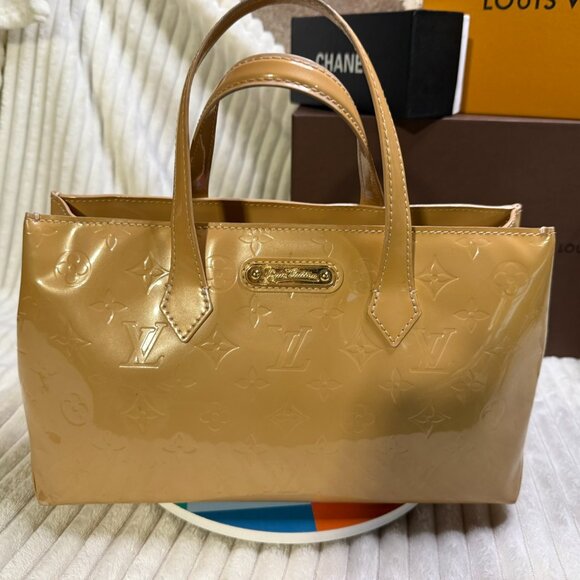 Louis Vuitton Vernis Wilshire Handbag - Picture 3 of 10